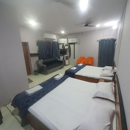 Hotel Family Stay Beside Railway Station Аурангабад Экстерьер фото