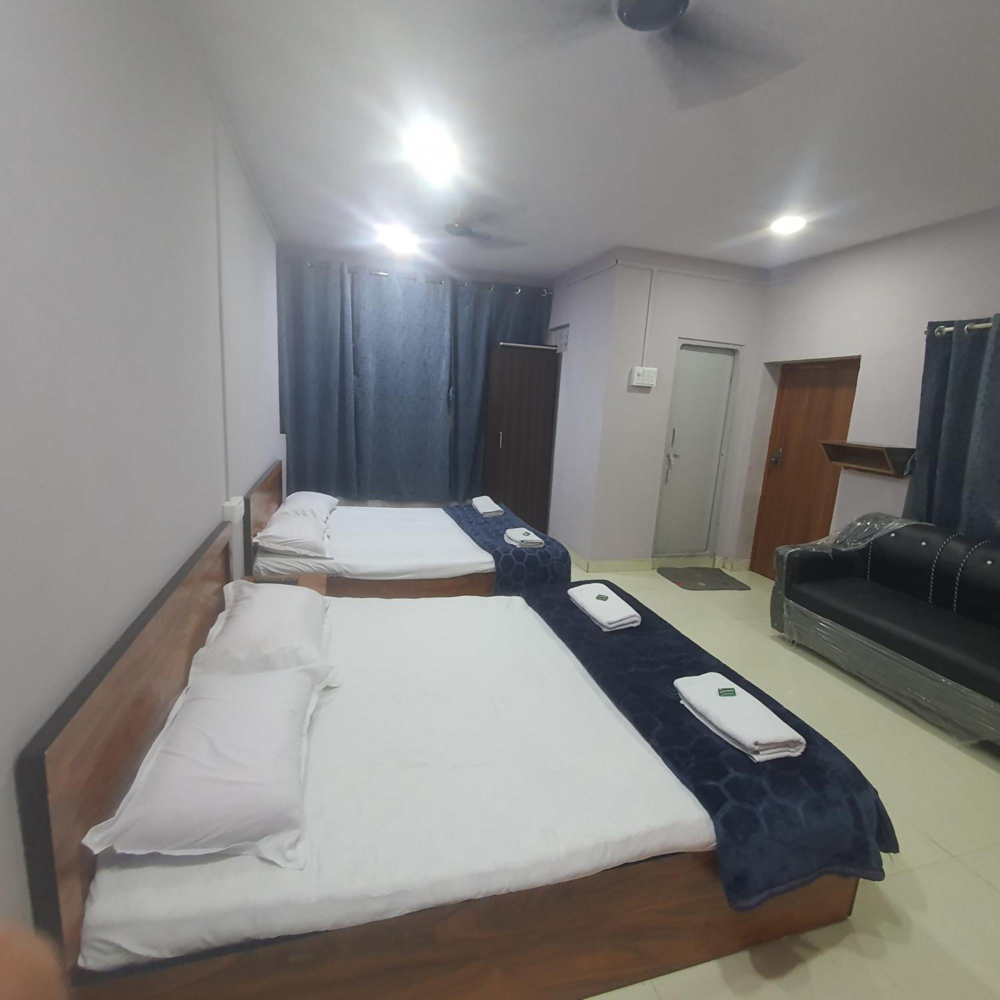 Hotel Family Stay Beside Railway Station Аурангабад Экстерьер фото
