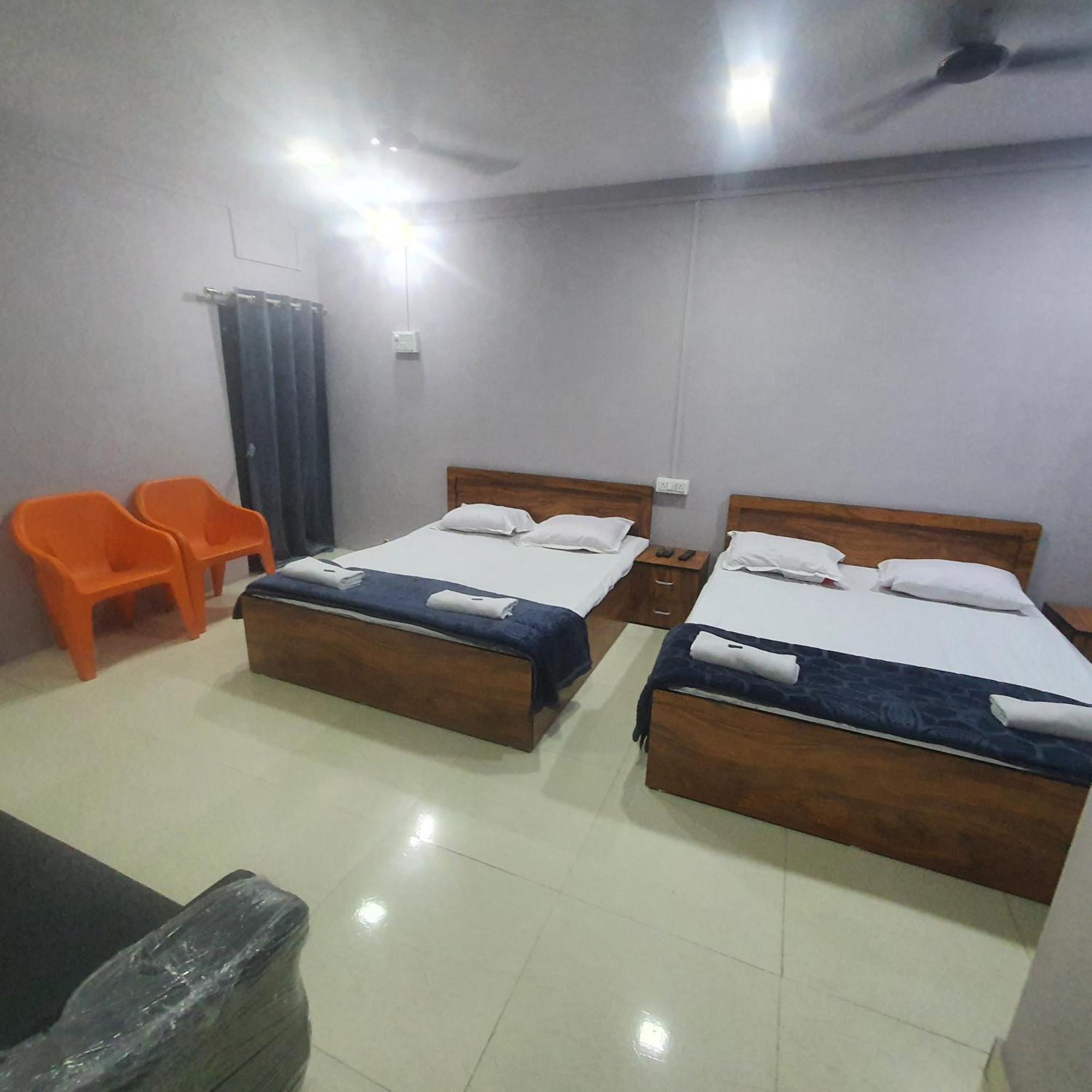 Hotel Family Stay Beside Railway Station Аурангабад Экстерьер фото