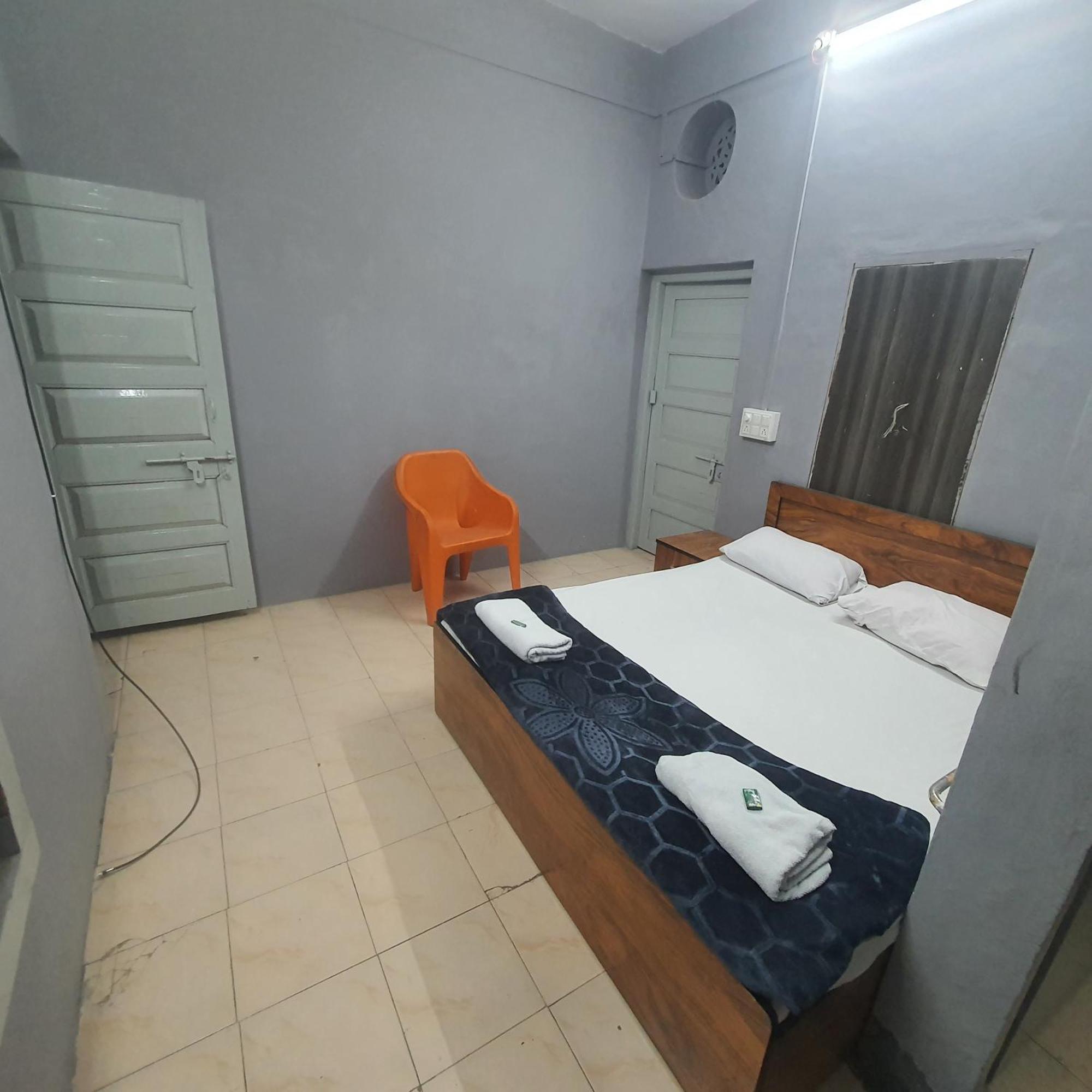 Hotel Family Stay Beside Railway Station Аурангабад Экстерьер фото