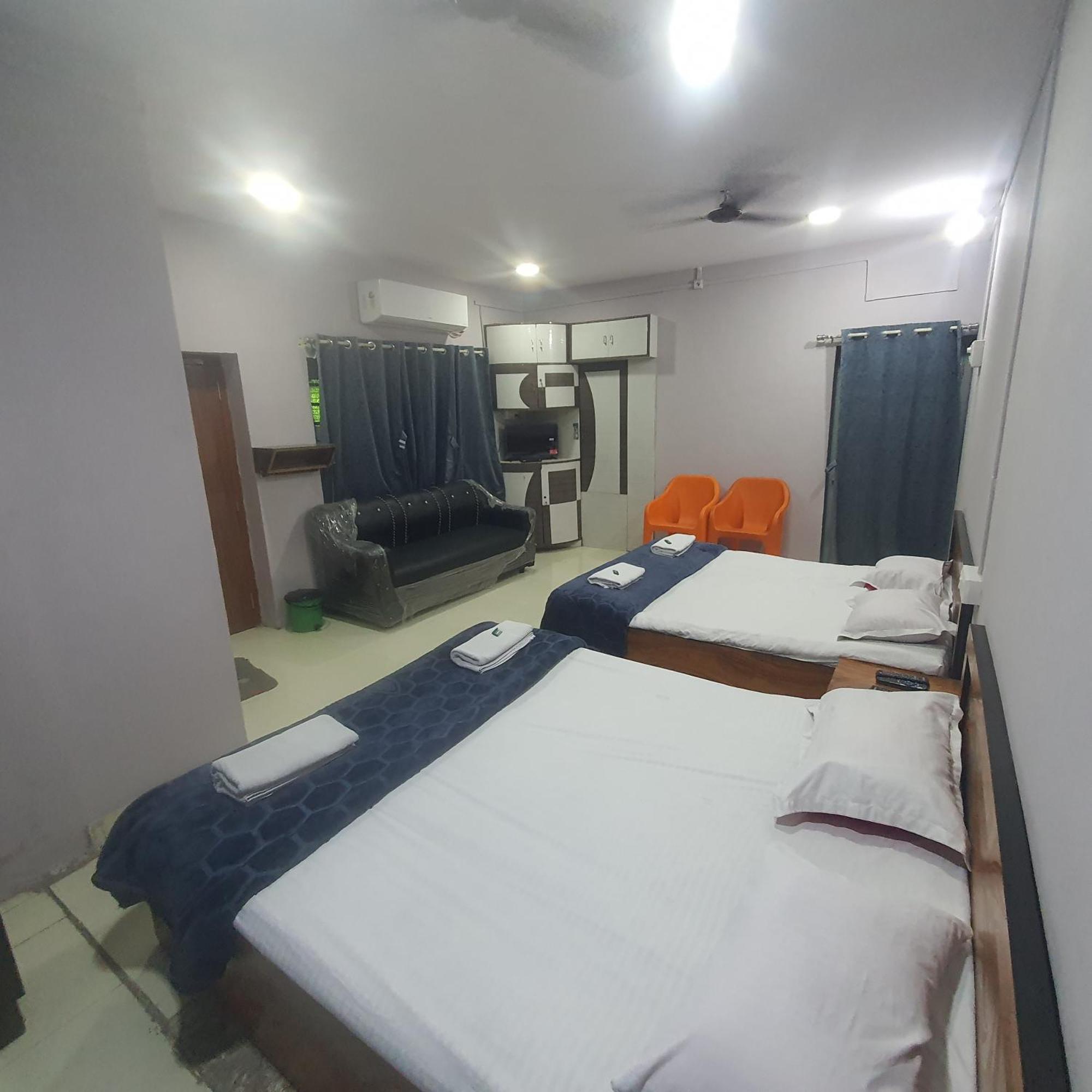 Hotel Family Stay Beside Railway Station Аурангабад Экстерьер фото